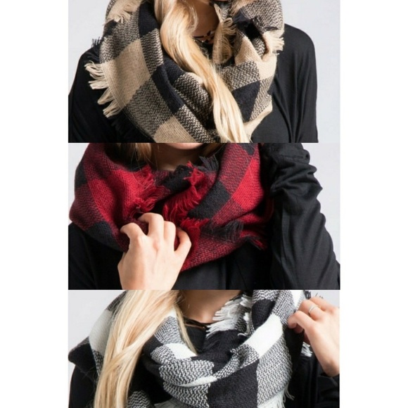 ✨Gingham Infinity Scarf ✨ - Picture 1 of 4
