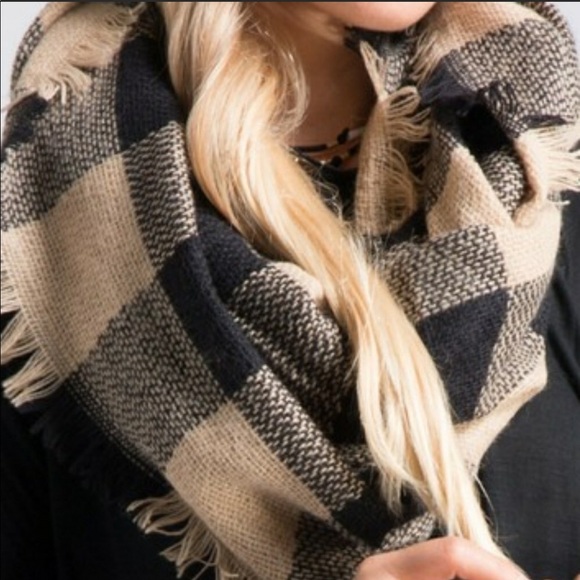 ✨Gingham Infinity Scarf ✨ - Picture 3 of 4