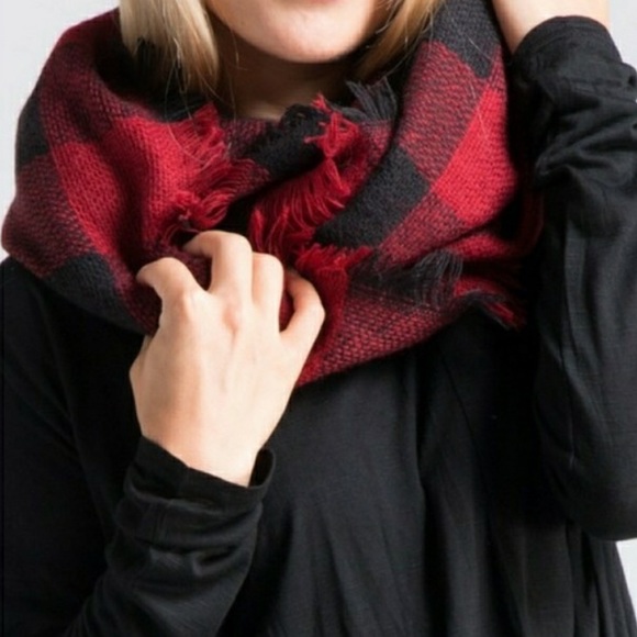 ✨Gingham Infinity Scarf ✨ - Picture 4 of 4