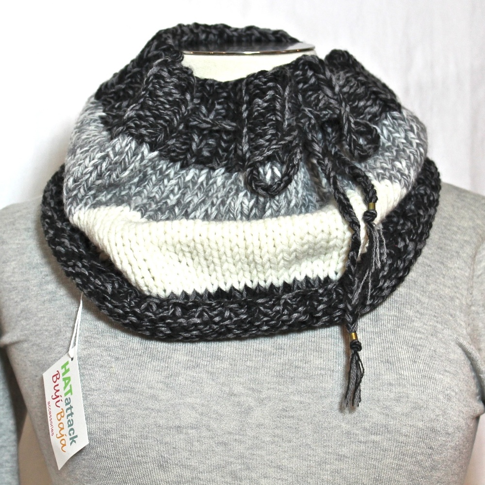 CLEARANCE⬇️NWT—Striped Neck Warmer—PRICE FIRM.