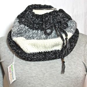 CLEARANCE⬇️NWT—Striped Neck Warmer—PRICE FIRM.