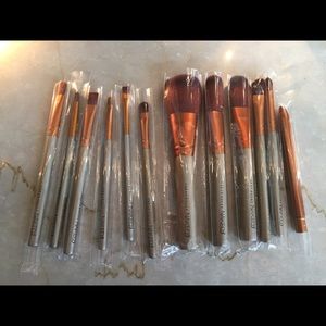 Naked3 brushes Urdan decay