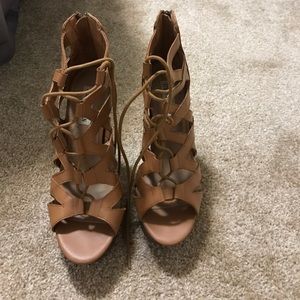 Steve Madden tan platform laceup heels