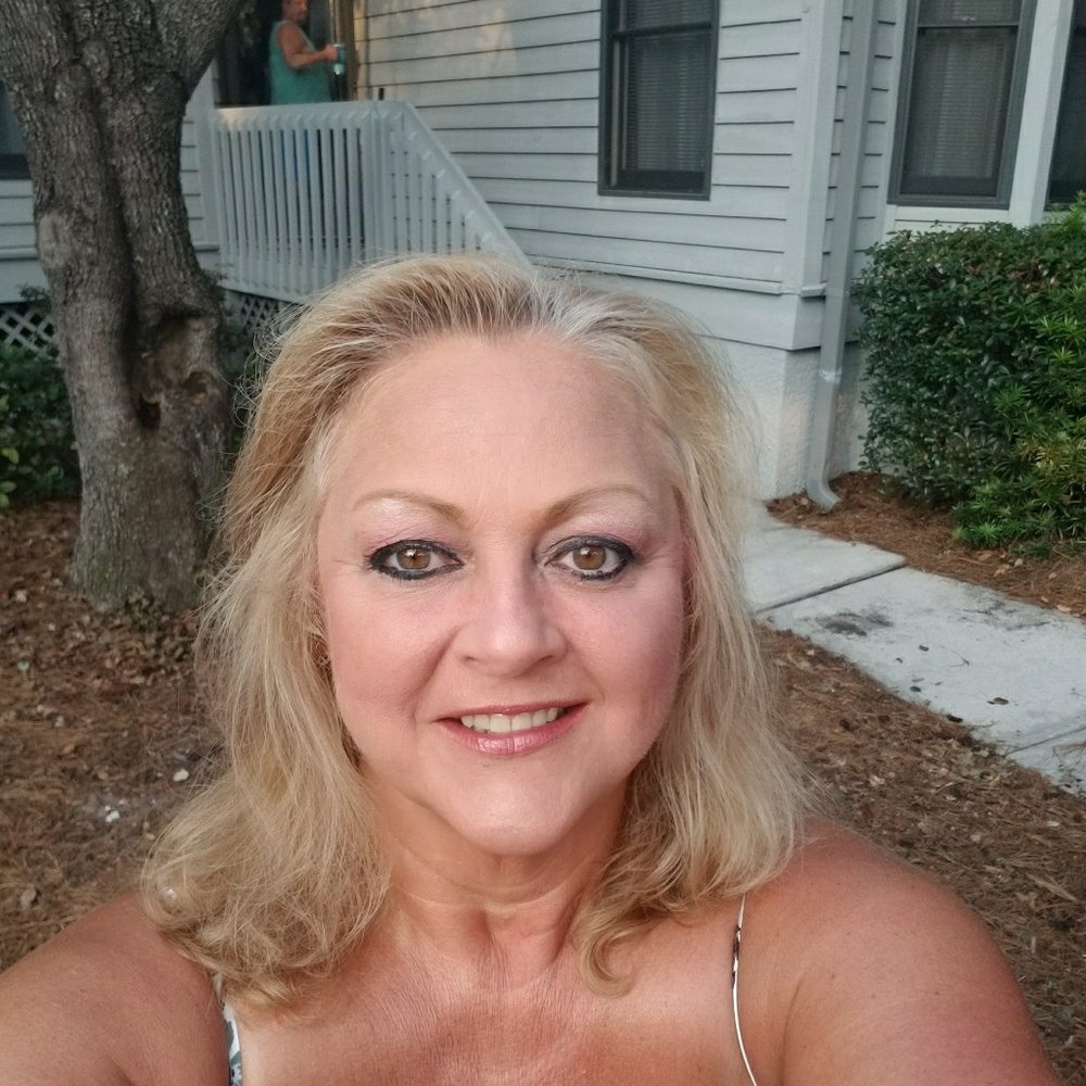 Meet your Posher, Karen - Picture 2 of 3