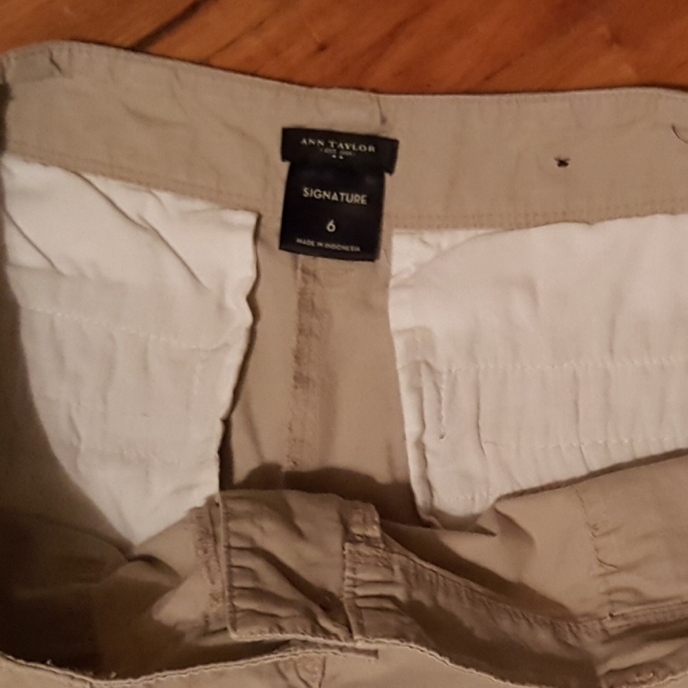 Ann Taylor Signature Khaki Capris