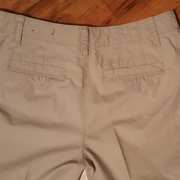 Ann Taylor Signature Khaki Capris - Picture 2 of 4