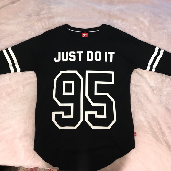 Nike Tops - Women’s Nike Jersey Tee