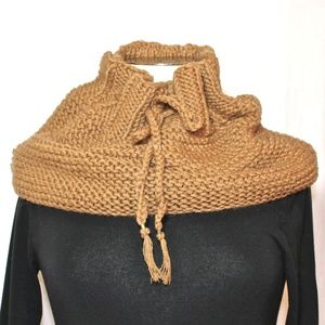 CLEARANCE⬇️NWT—Caramel Neck Warmer—PRICE FIRM
