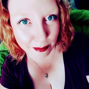 Meet your Posher, Carrie