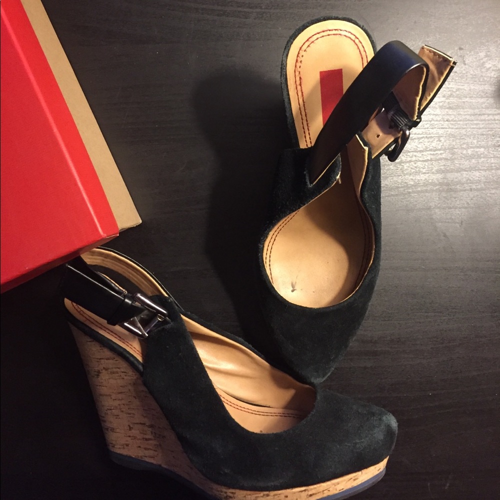 5|48 Black suede wedge
