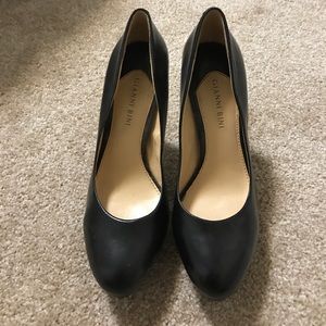Black Gianni Bini platform pumps!
