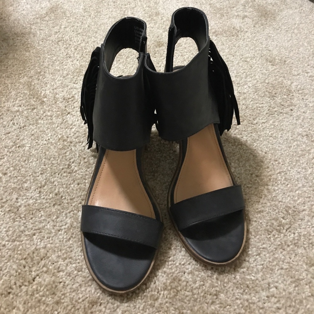 Very Volatile Los Angeles fringe heels