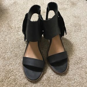 Very Volatile Los Angeles fringe heels