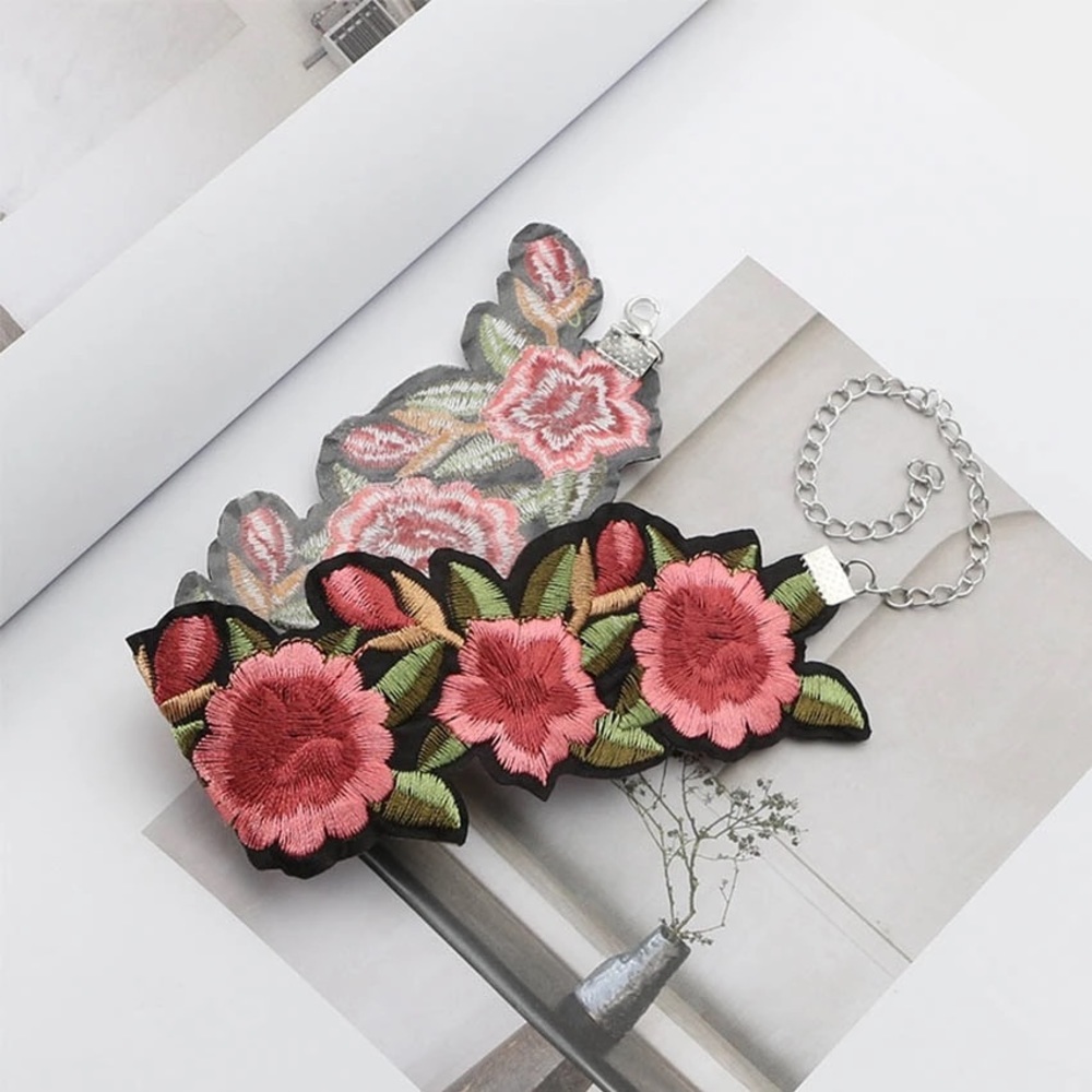 💟Chunky Floral Choker💟 - Picture 5 of 6