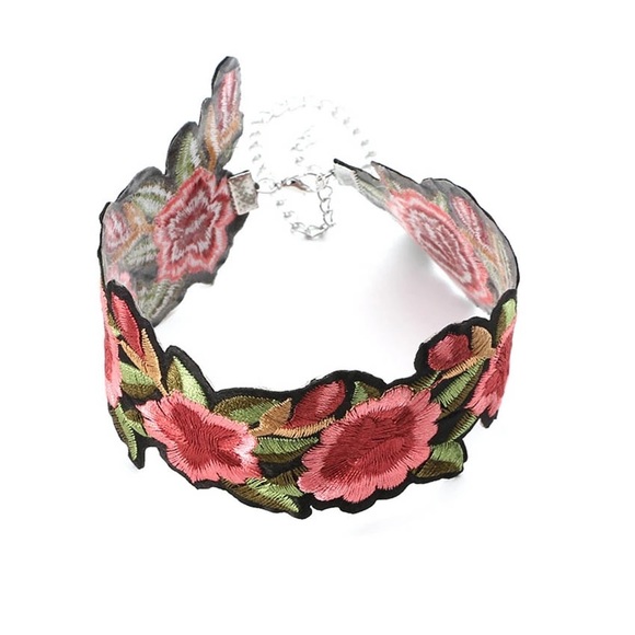 💟Chunky Floral Choker💟 - Picture 3 of 6
