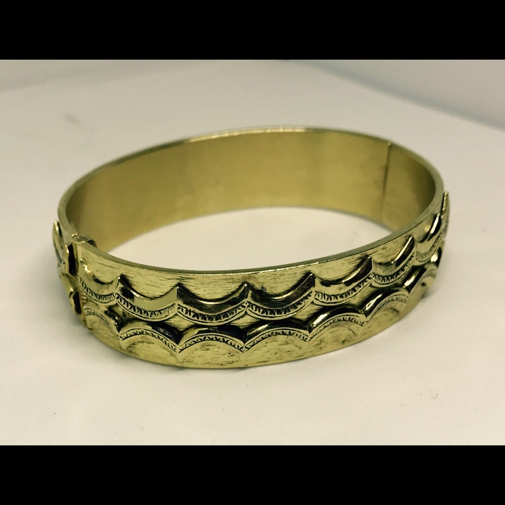VintageWhiting & Davis Gold Ornate Bangle Bracelet - Picture 3 of 4