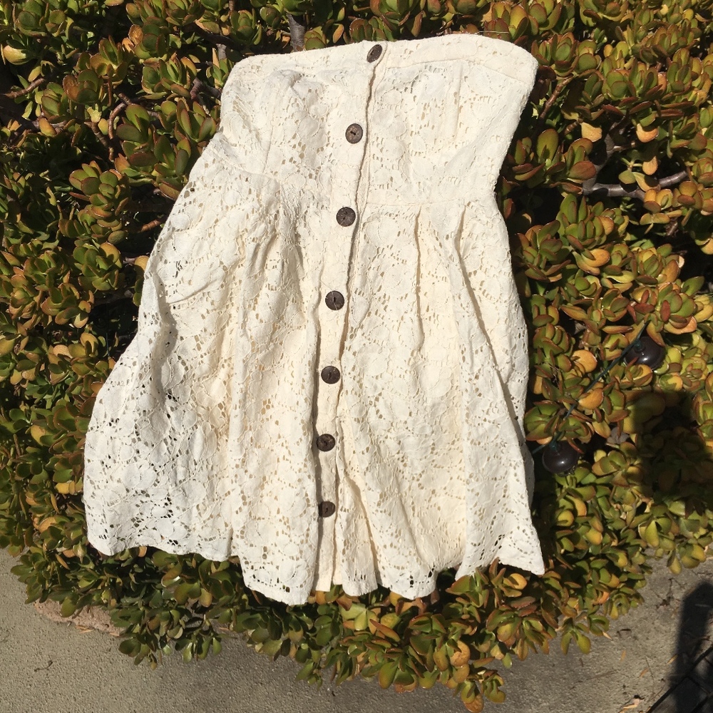 Button-up, cream lace strapless mini-dress! Cute!