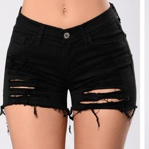 FASHION NOVA distressed short shorts