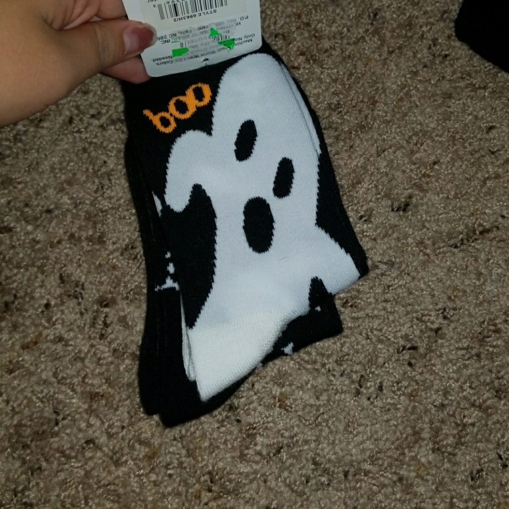 4 pairs of Halloween socks!