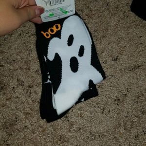 4 pairs of Halloween socks!