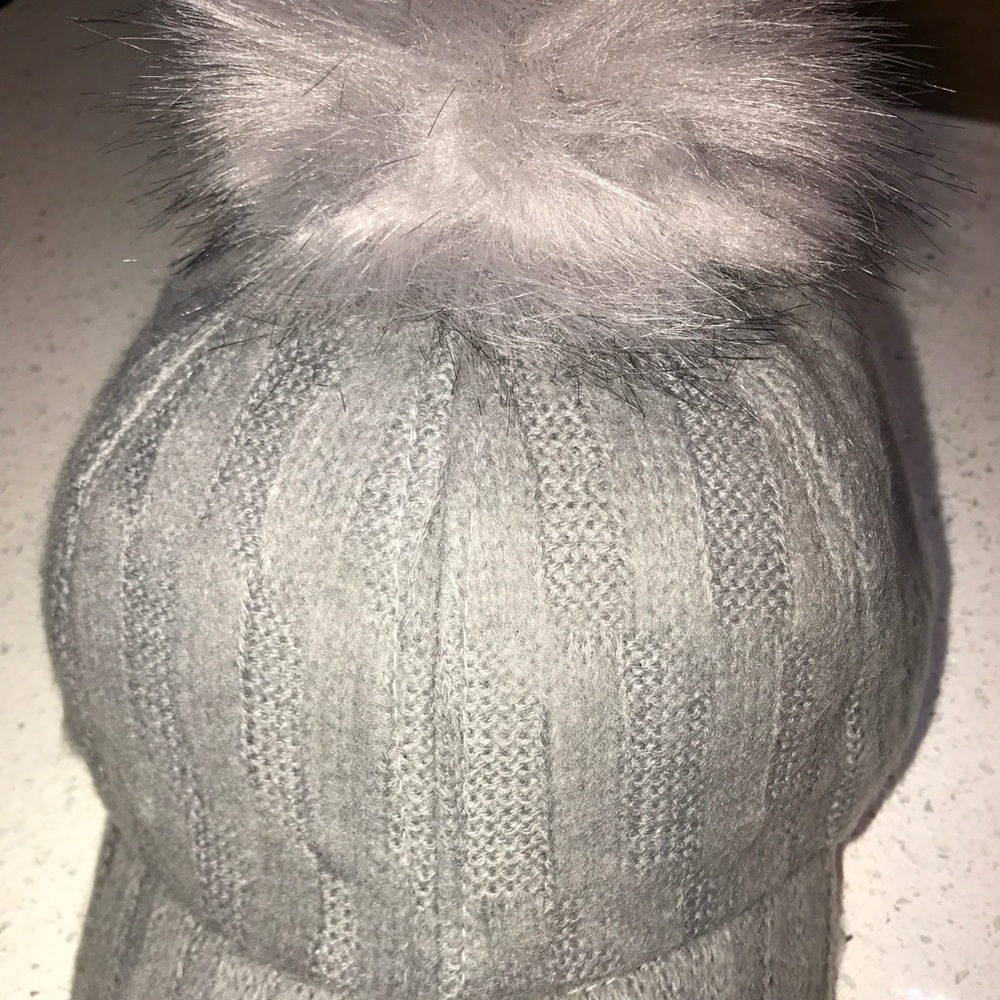 ❣️HP❣️ LAST 😍Pom Pom Knit Hat😍 - Picture 4 of 5
