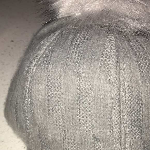 ❣️HP❣️ LAST 😍Pom Pom Knit Hat😍 - Picture 3 of 5