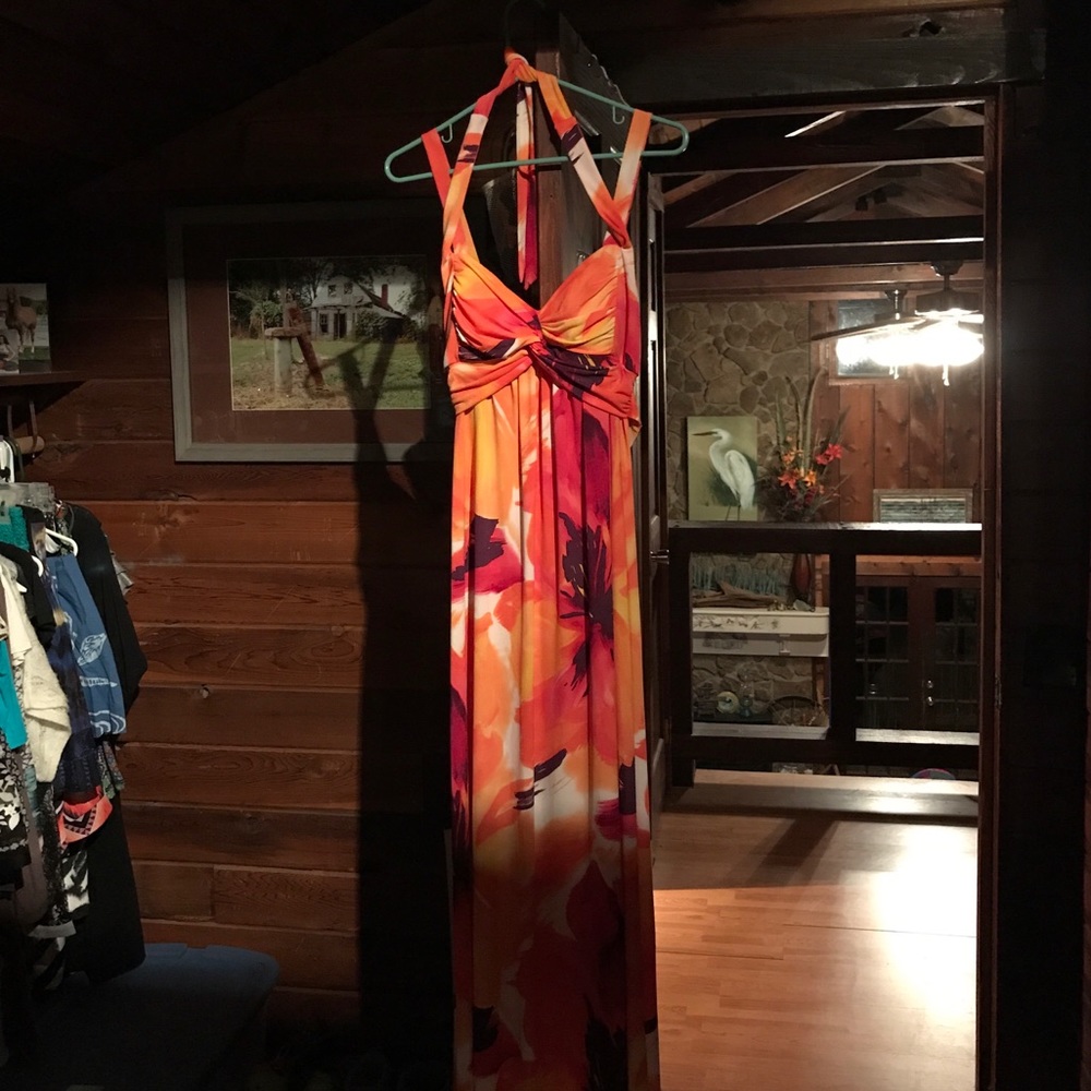 Stunning maxi dress!