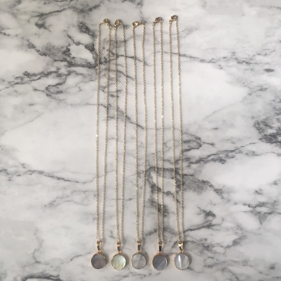 Minimalist 18K Gold Dainty Chain Pearl Necklace - Picture 4 of 8