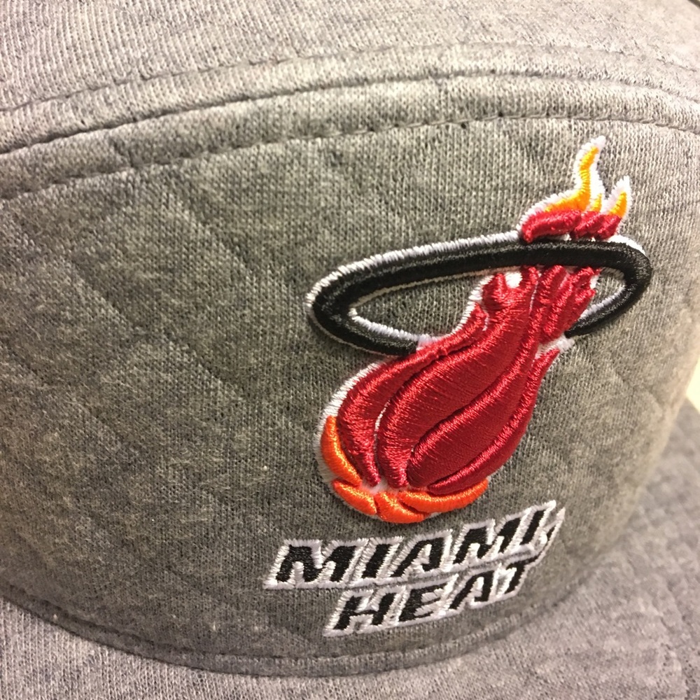 ☄️🆕Mitchell and Ness Quilted - Miami Heat-NEW