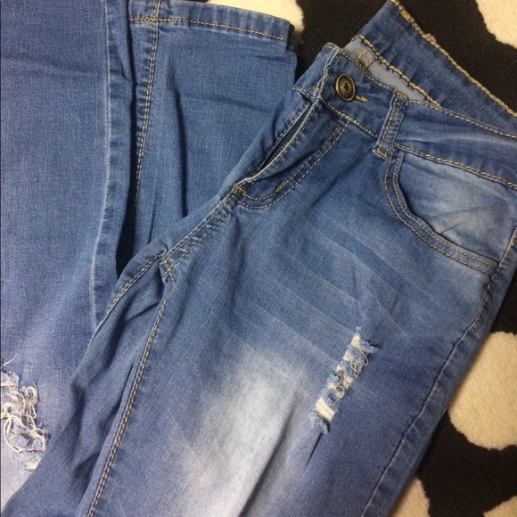 5 4 45$ SALE The 'Hailey' Distressed Skinny Jean - Picture 1 of 8