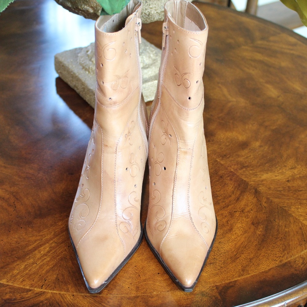Pandora Boots