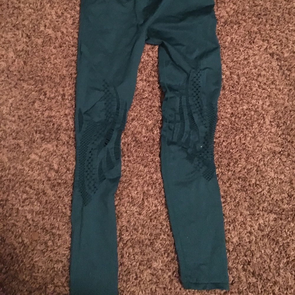 Seamless leggings with cutouts