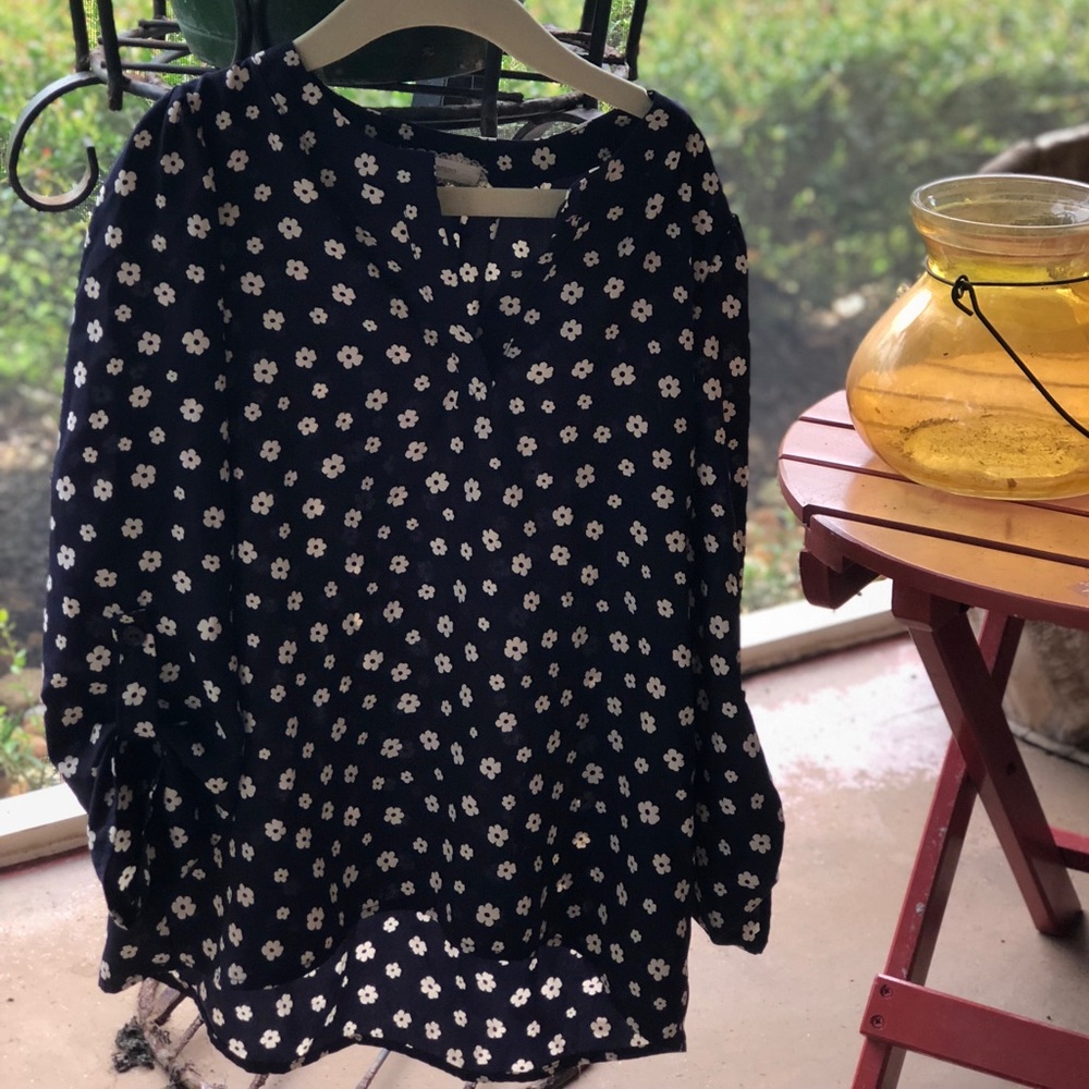 Flowy cute top. Cute for dinner!