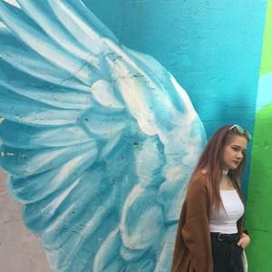 Meet your Posher, Claudia