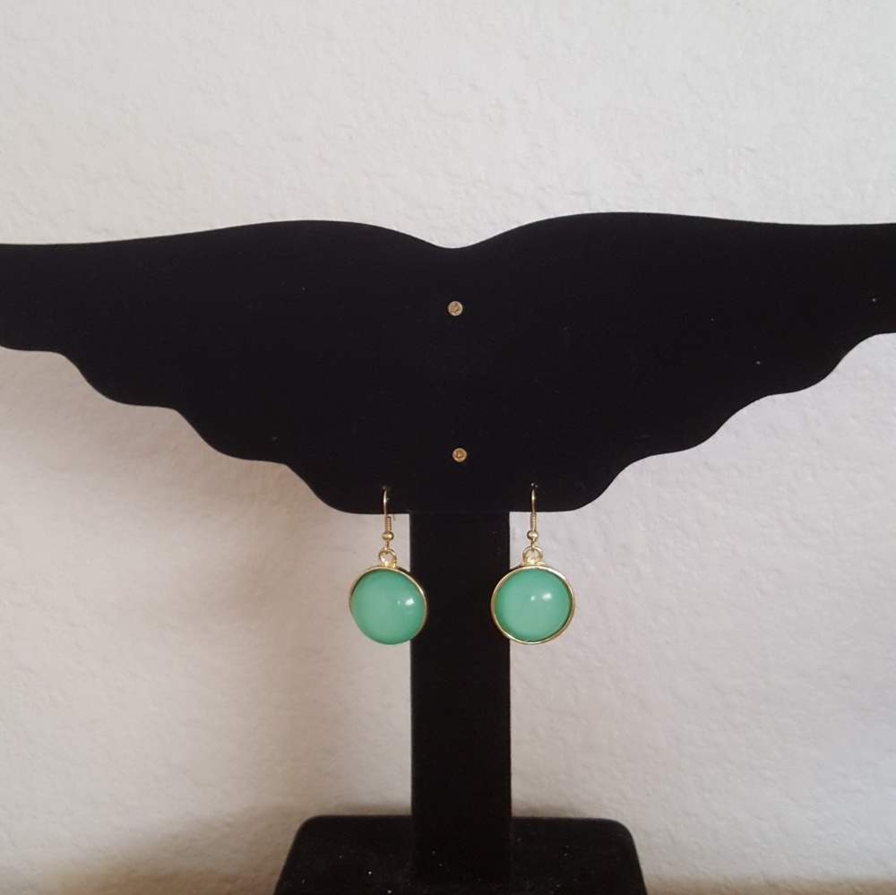 Green and Gold Tone Bib Necklace and Earrings Set - Picture 3 of 3