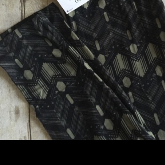 LuLaRoe Pants - HTF NWOT LuLaRoe Army Green and Black Leggings OS