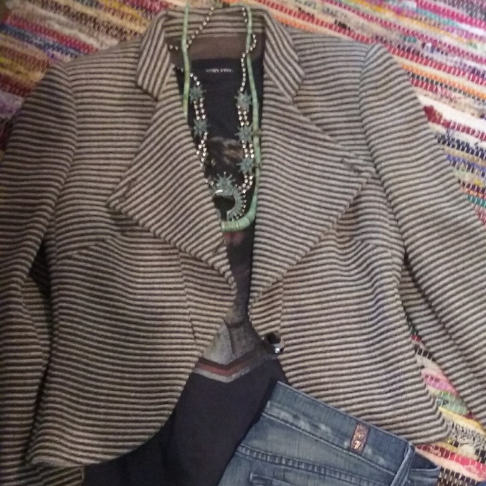 Fitted Giorgio Armani blazer.