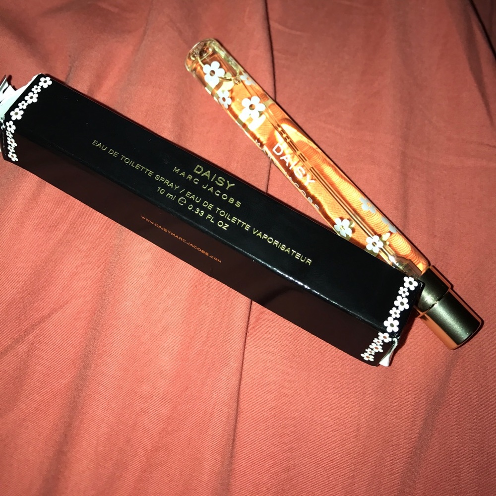 Marc Jacobs daisy roll on perfume