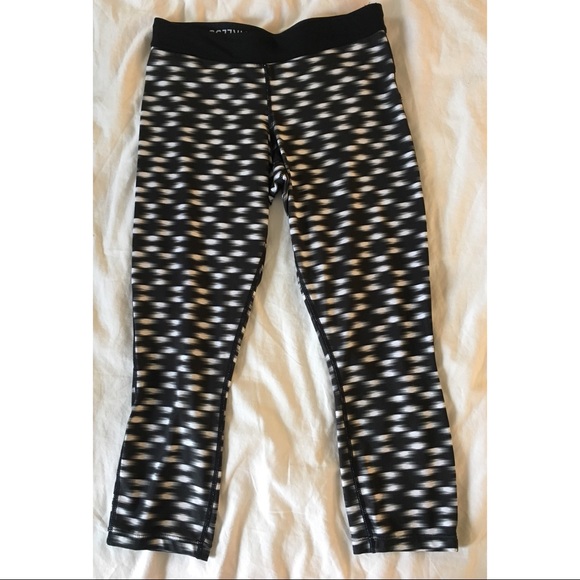 Nike Dri Fit Relay Printed Crop - Picture 2 of 4