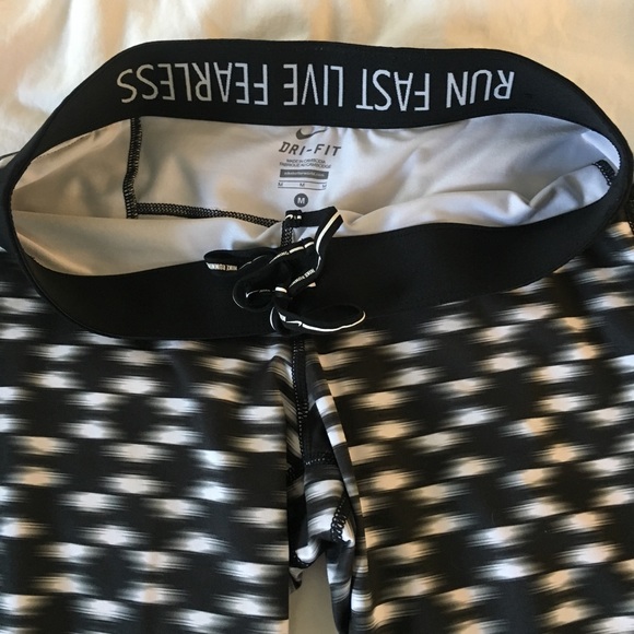 Nike Dri Fit Relay Printed Crop - Picture 3 of 4