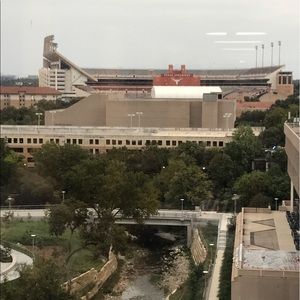 Meet your Posher, Lorie