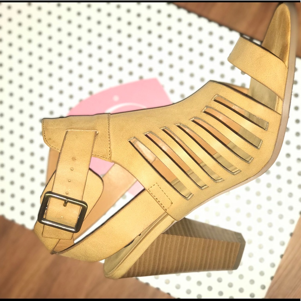 Stylish women’s sandals