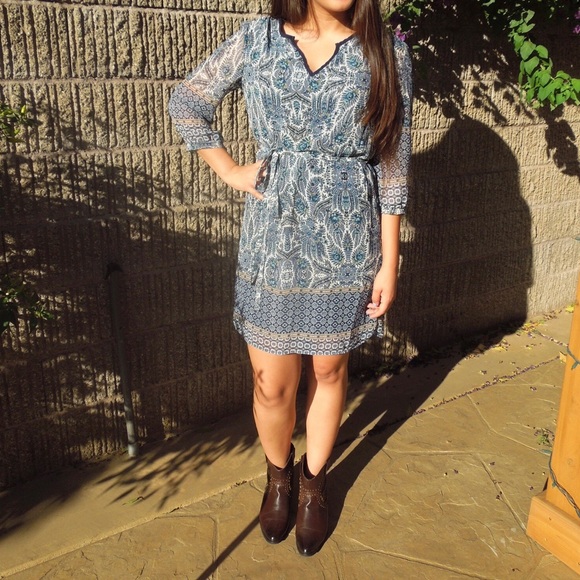 Boutique Dresses & Skirts - NEW Paisley Blue 3/4 Sleeve Waist Tie Dress