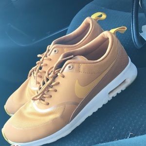 NEVER WORN**** Nike Women's Air Max