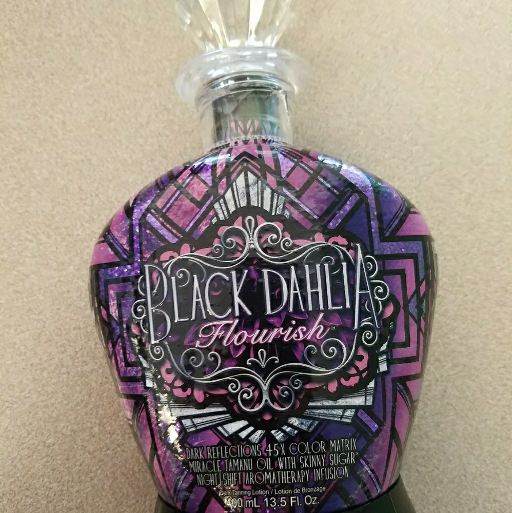 Black dahlia Flourish tanning lotion