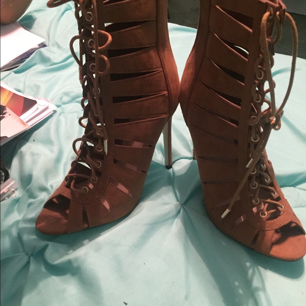 FASHION NOVA HEELS - Picture 2 of 5