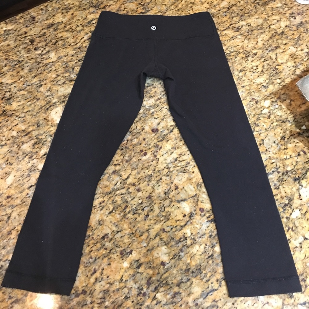 Lululemon Athletica Cropped Pant Black Size 4