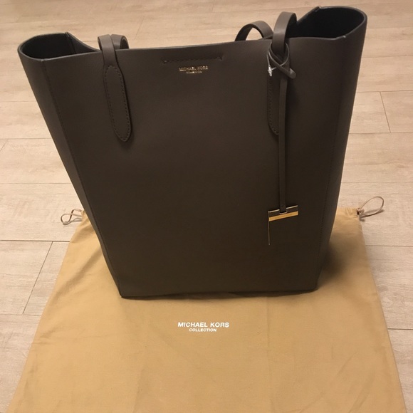 Michael Kors Collection Large Elenor Tote - Picture 4 of 6