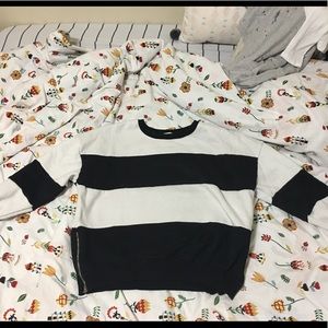 Black and white sweatshirt