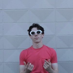 Meet your Posher, Simon